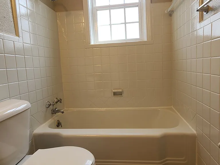 1042 Sanford Ave — Photo 10