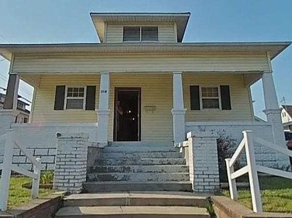208 W College St, Marion, IL 62959
