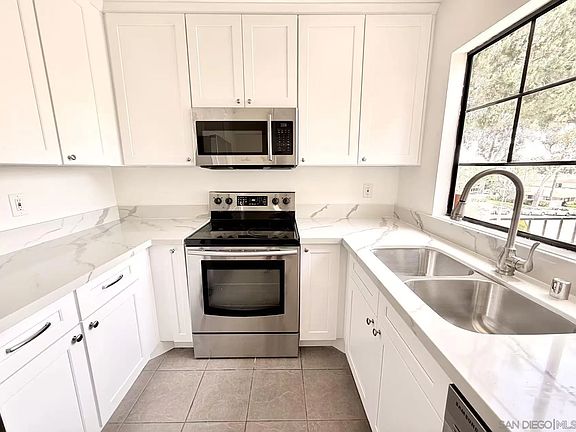 3rd image of 4240 Porte De Merano Unit 71