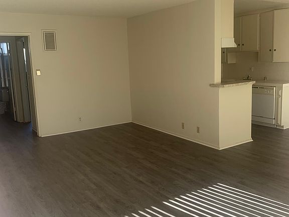 3rd image of 11255 Camarillo St #205
