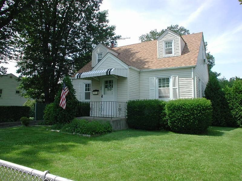 2nd image of 42 Laurel Dr