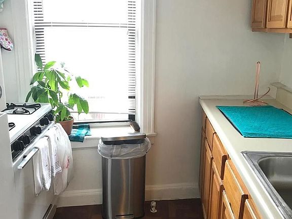 4th image of 3216 Crescent St APT E2