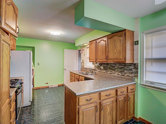 5th image of 232 S Miner St