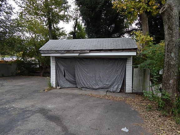4th image of 482 Crestline Ave