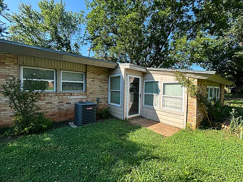 2814 Holiday Dr SW Photo 1