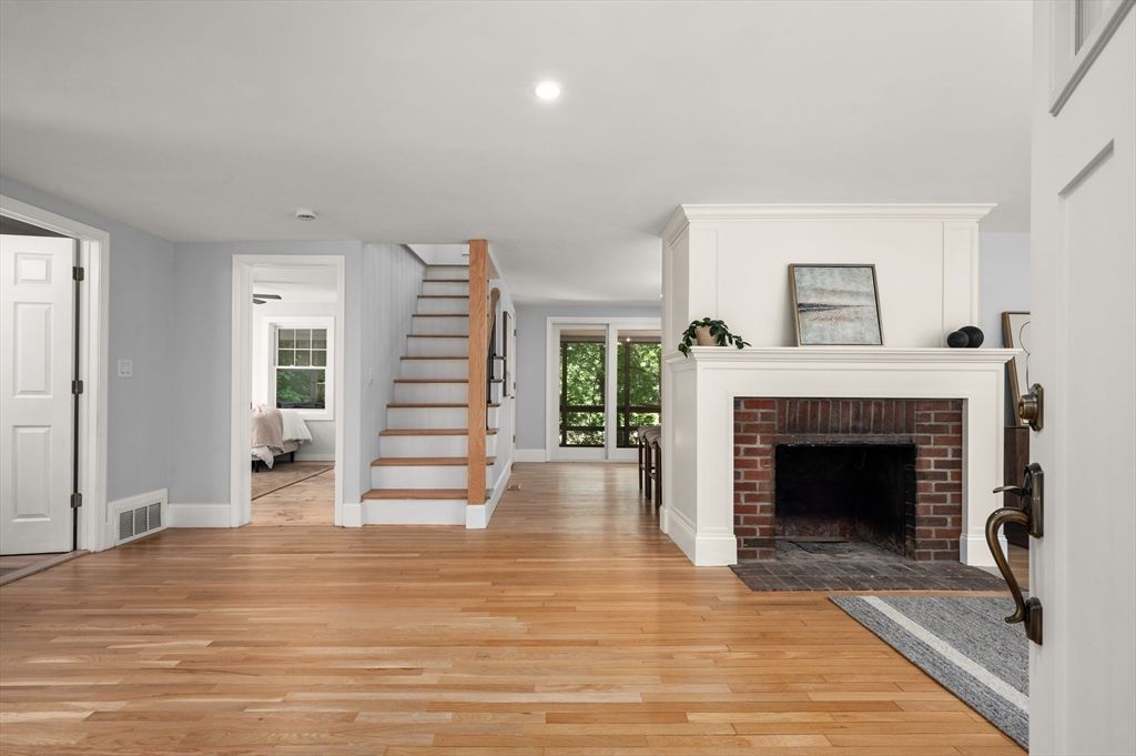 8 Elginwood Rd, Peabody, MA - View 6