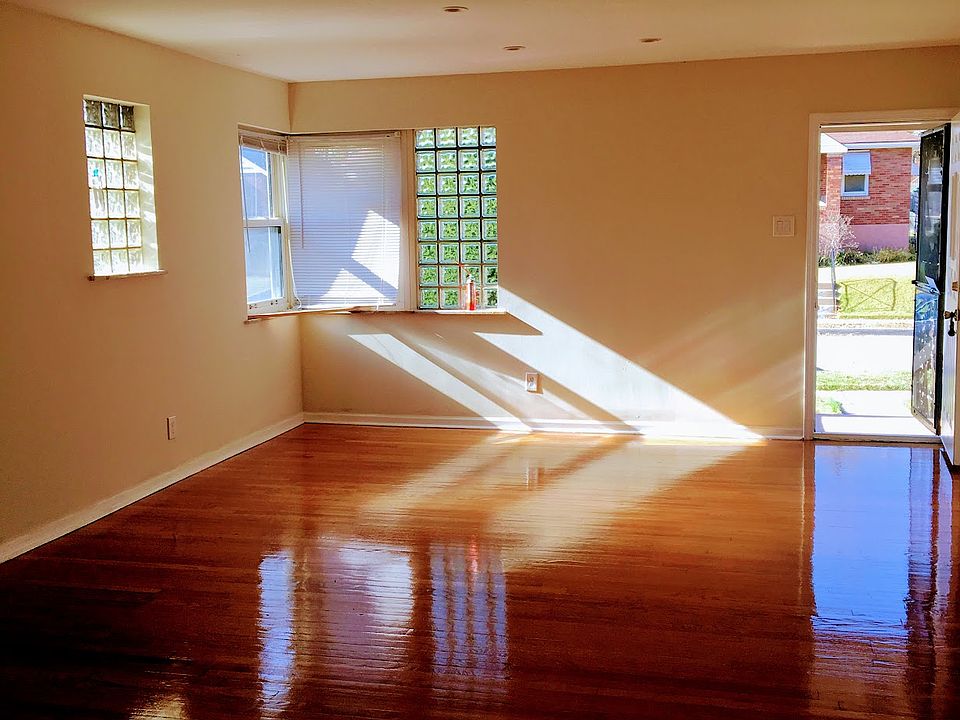 1st image of 3024 Gary Dr