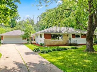 1502 S Van Dyke Rd, Appleton, WI 54914