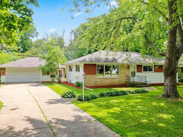1502 S Van Dyke Rd, Appleton, WI 54914