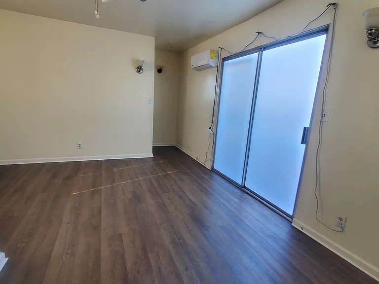 332 Twickenham Ave #1/2 — Photo 11