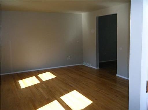4th image of 187 Kelvington Dr