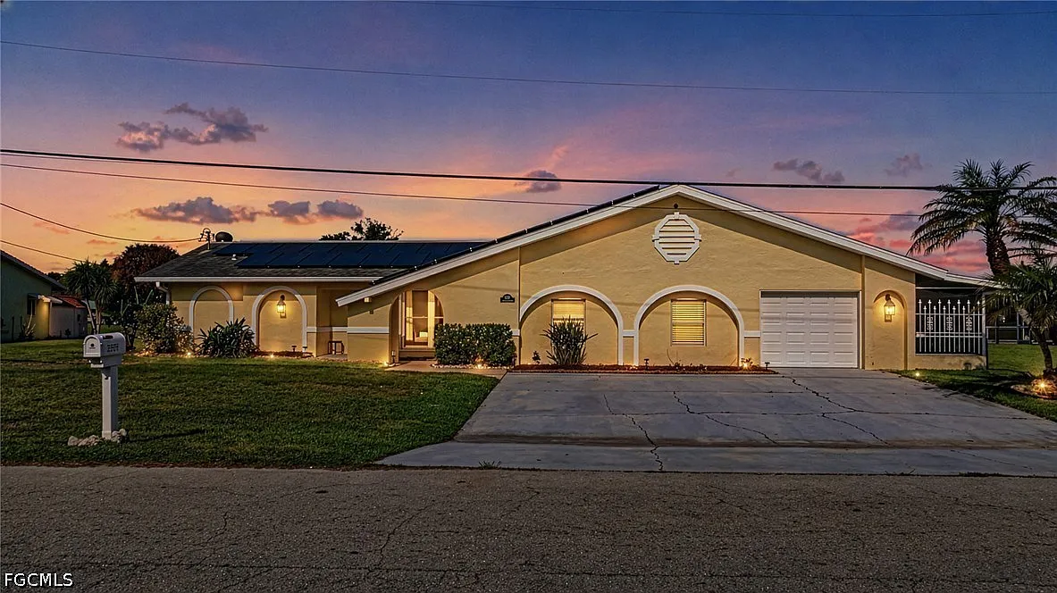 3 bed, 2.0 bath, 2095 sqft, $2,700 — Photo 1