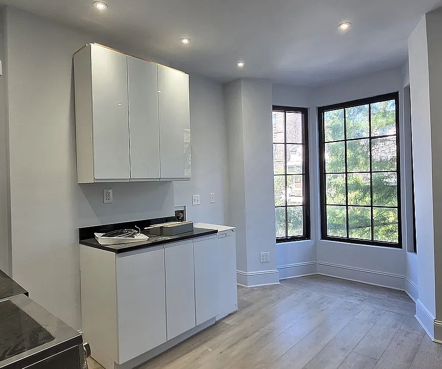 1st image of 88 Herkimer St #204