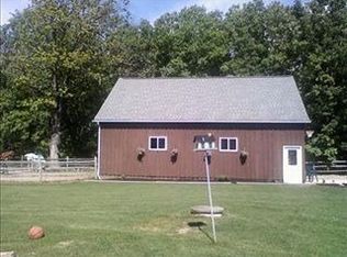 17270 Mayfield Rd, Windsor, OH 44099