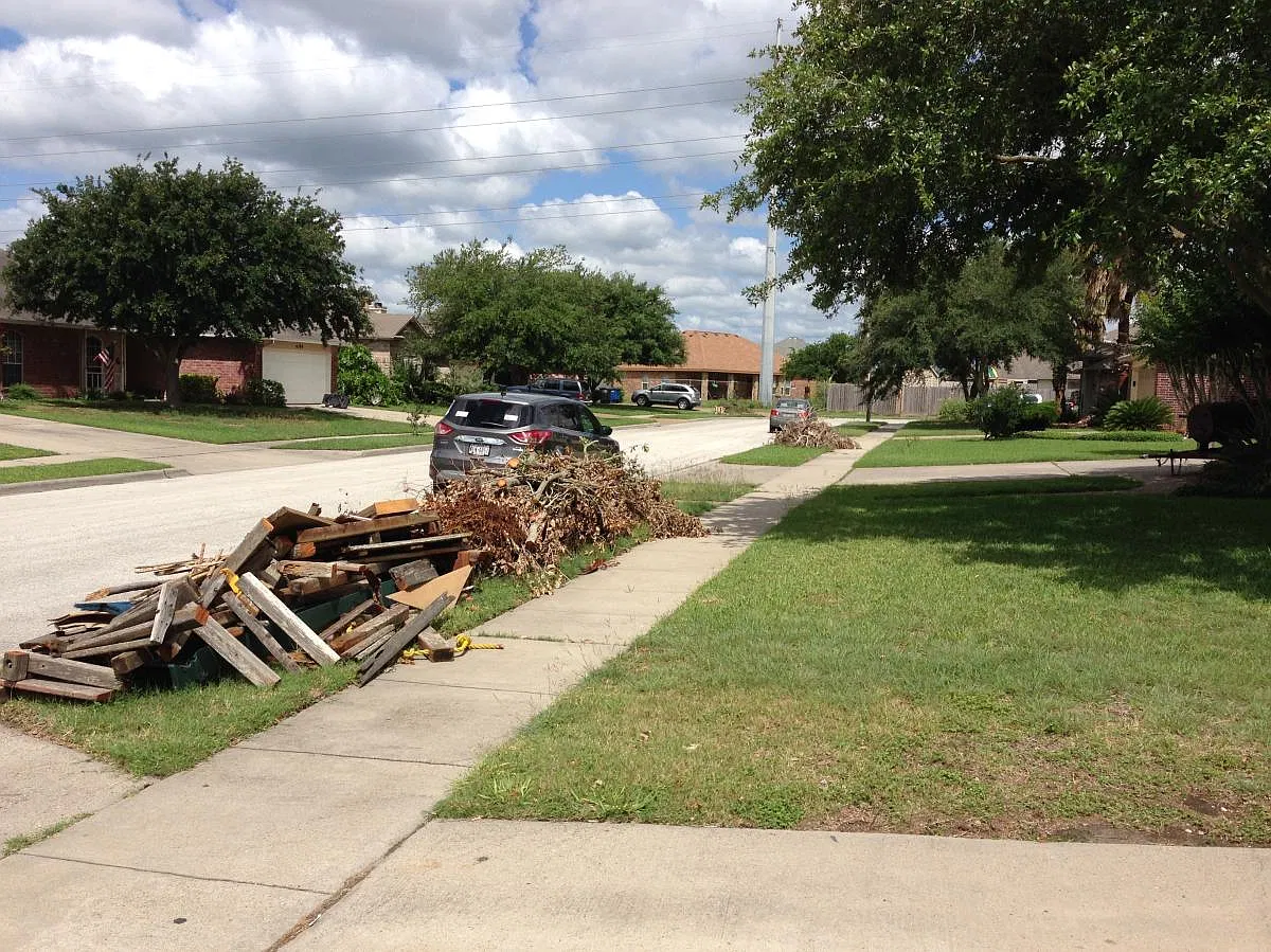 4 bed, 2200 sqft, $2,388 — Photo 4