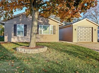 1013 Chippewa Cir, Carpentersville, IL 60110