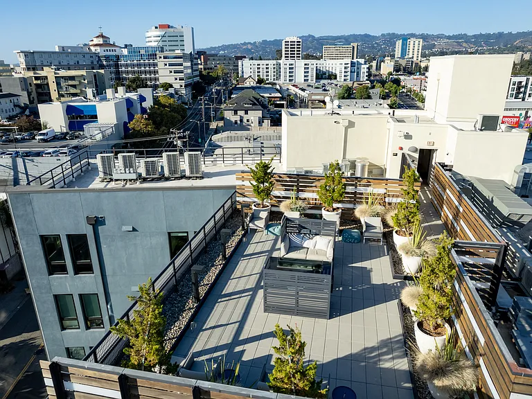 Axis Oakland — Photo 36