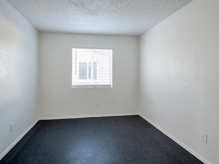 2234 W Hazelwood St — Photo 4