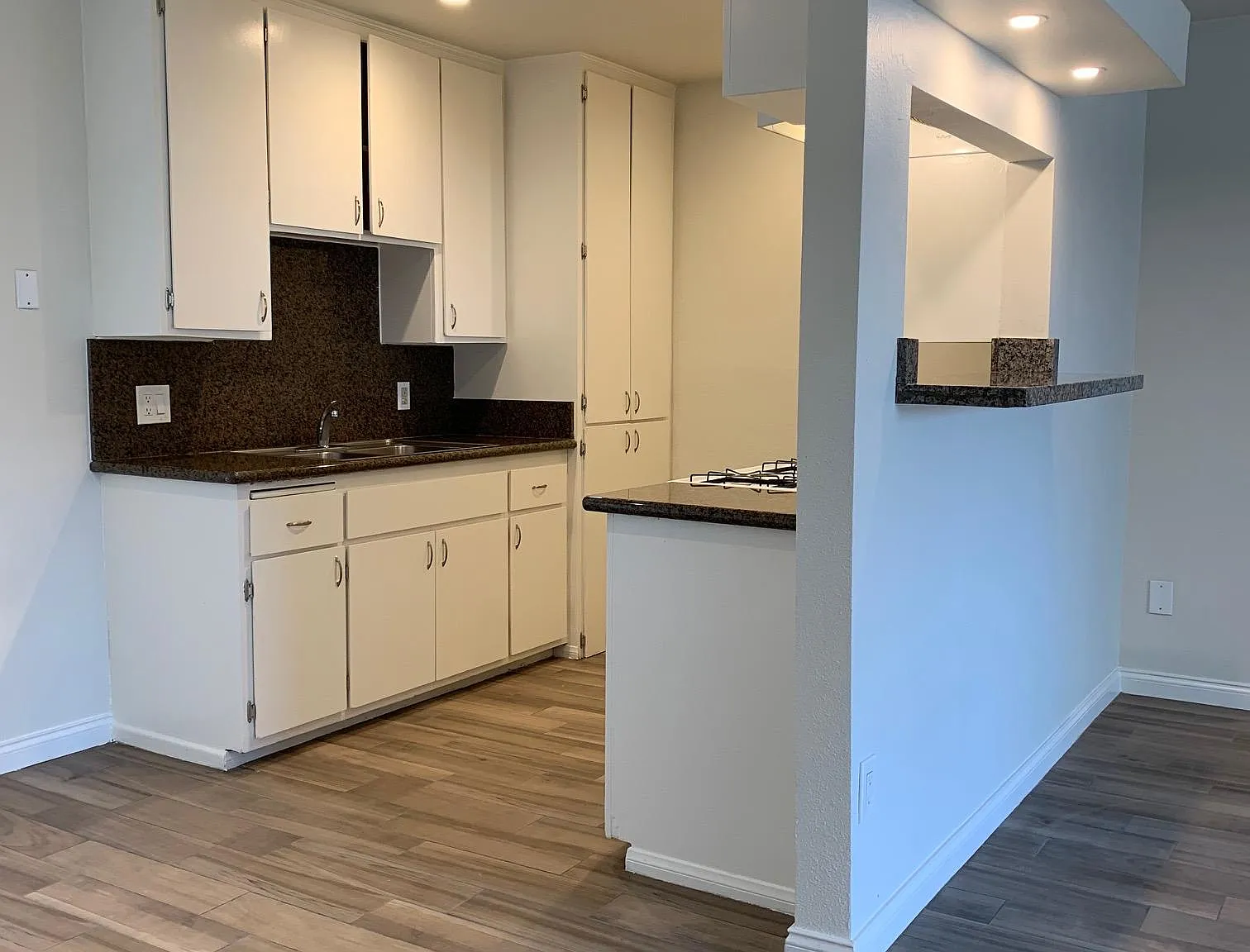 25452 Cole St — Photo 2