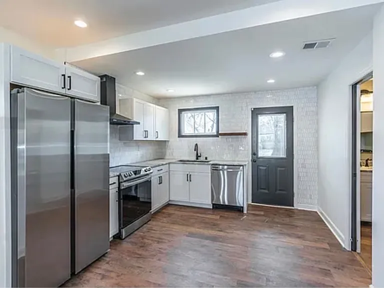 732 Bellaire Ave — Photo 7