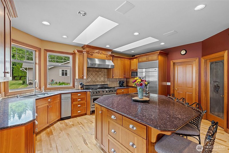 4th image of 2110 43rd Street SE