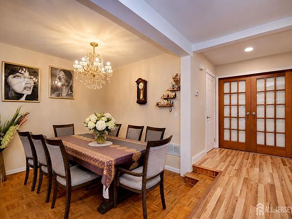5th image of 22 Borelle Sq