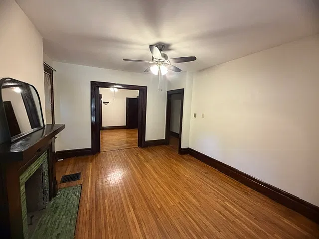 2 bed, 1000 sqft, $1,400 — Photo 2