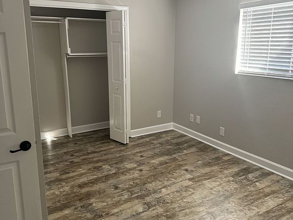 3rd image of 1802 Jackson Ave W APT 68