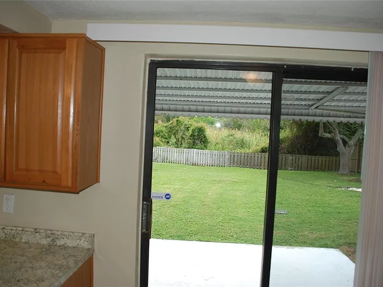 1624 Springdale Dr — Photo 14