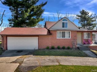 759 S Winding Dr, Waterford, MI