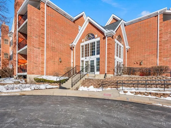 23 Hunt Club Dr #23, Saint Charles, IL 60174