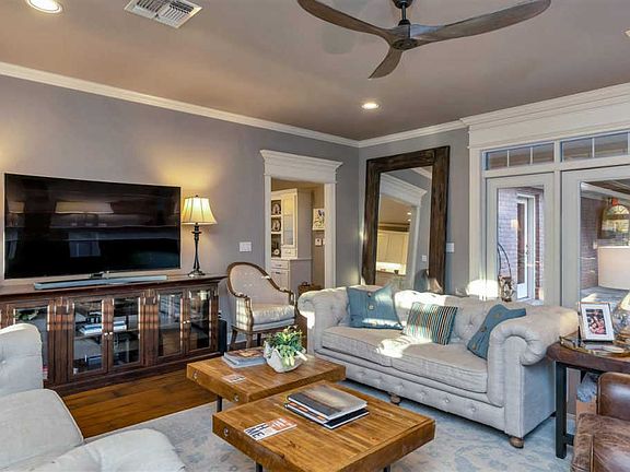 5th image of 100 Oak Isle Dr