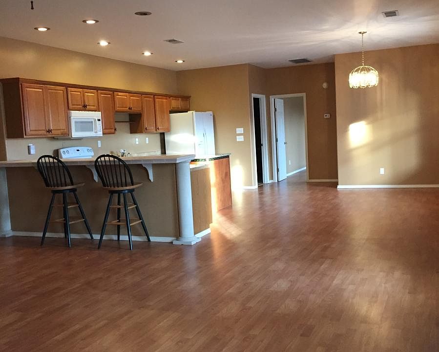 all open living,dining,kitcken