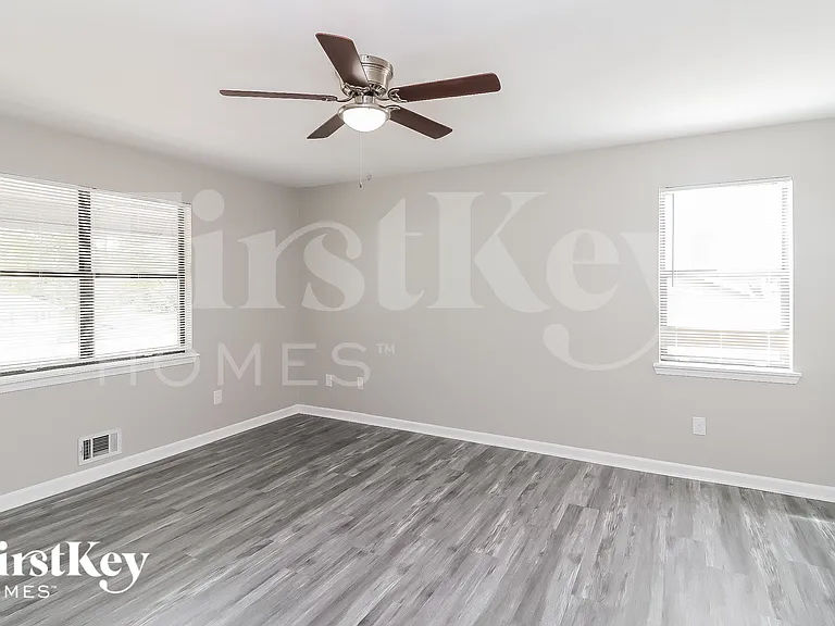 335 Lost Meadows Dr — Photo 9