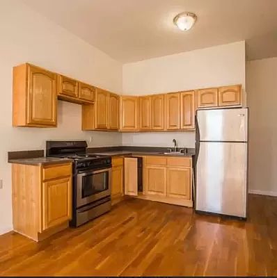4th image of 154 Grattan St #1G
