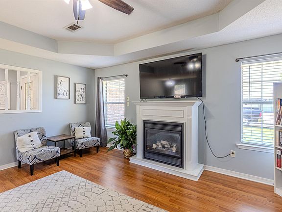 5th image of 405 Parkway Ave