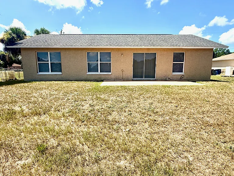 1241 Ermine St E — Photo 26