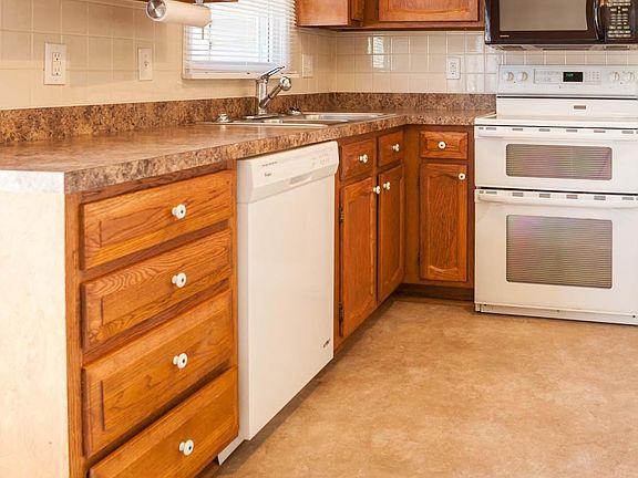 4th image of 1109 Bay Meadows Dr