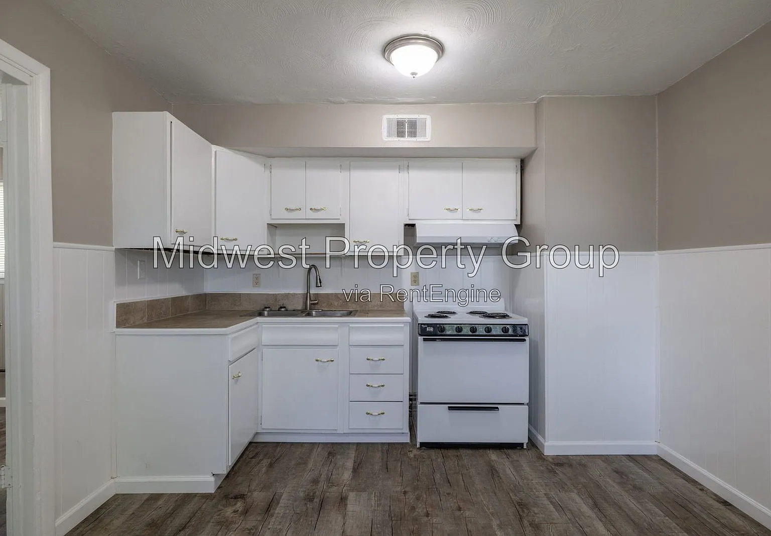 3 bed, 1.0 bath, 864 sqft, $1,395 — Photo 3