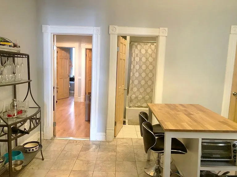 1423 W Chicago Ave — Photo 9