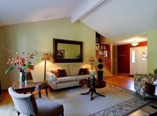 3219 N Volz Dr E, Arlington Heights, IL 60004