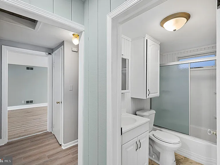 223-225 Kings Hwy E #3 — Photo 5