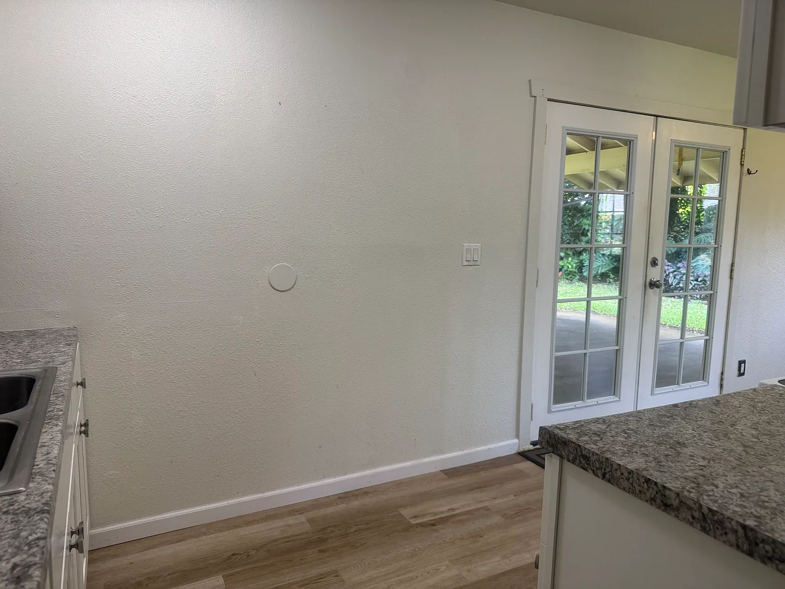 3 bed, 1.5 bath, 1008 sqft, $1,600 — Photo 3