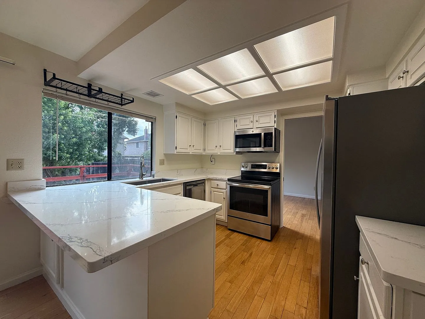 Bright & Remodeled 4 Bedroom 2.5 Bath Home in Almaden! — Photo 3