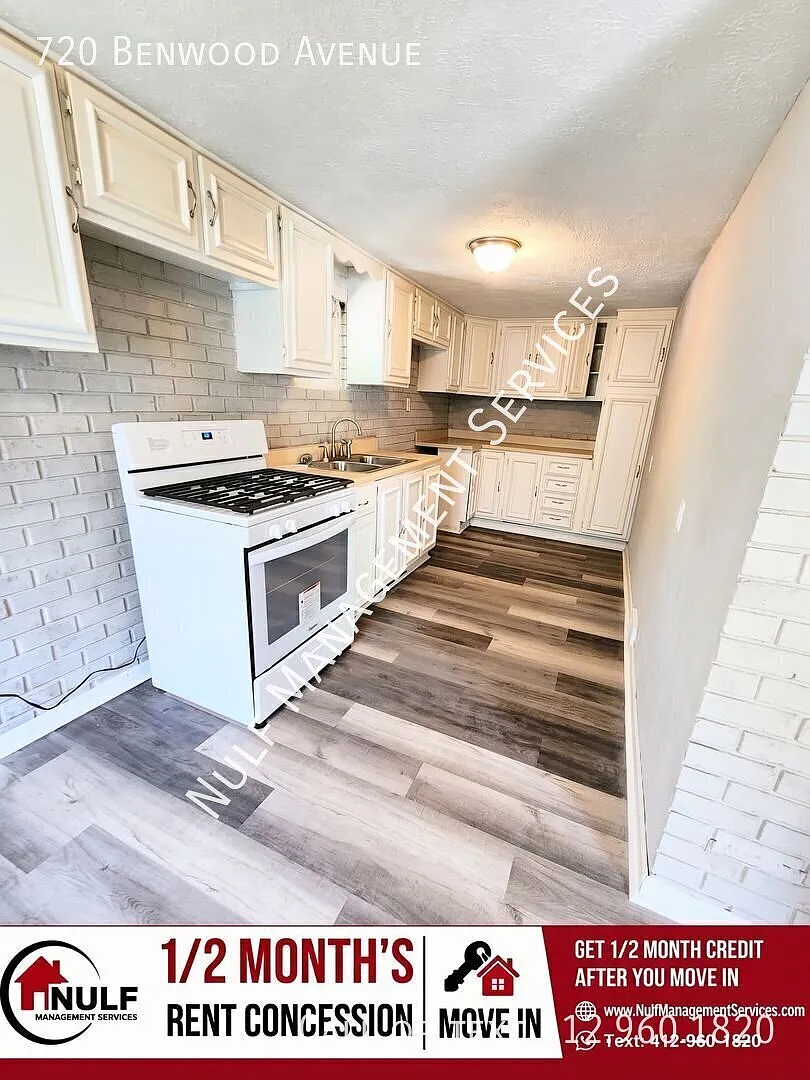 2 bed, 2 bath + bonus room in McKees Rocks — Photo 1