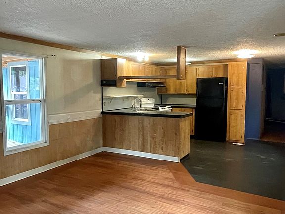 4th image of 405 SE Oar Ave
