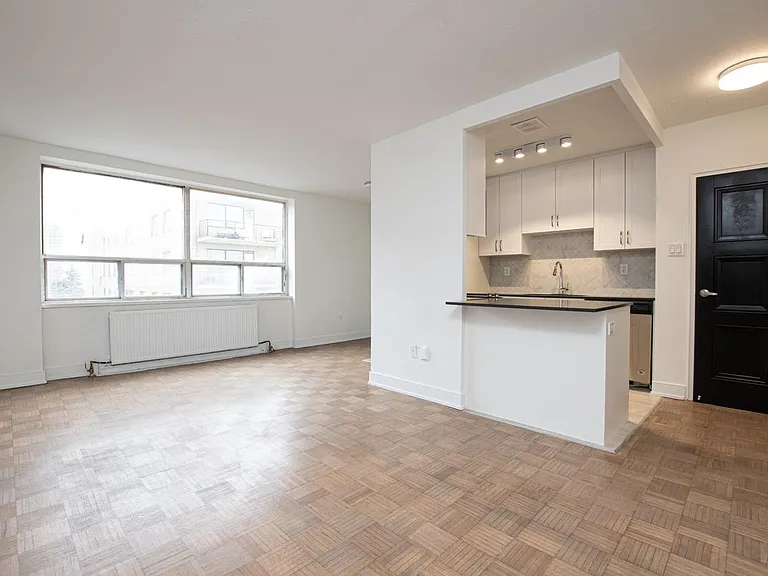 24 Tyndall Ave — Photo 6