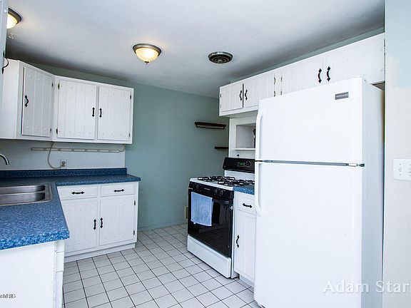 2nd image of 4046 Hillsdale Ave NE