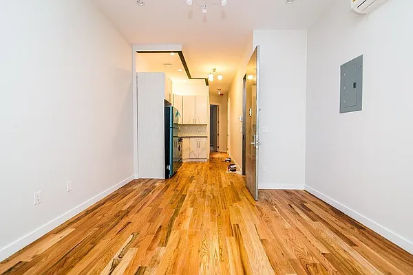 Rented by EXR | media 27