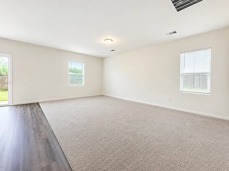 715 Wellington Dr — Photo 8